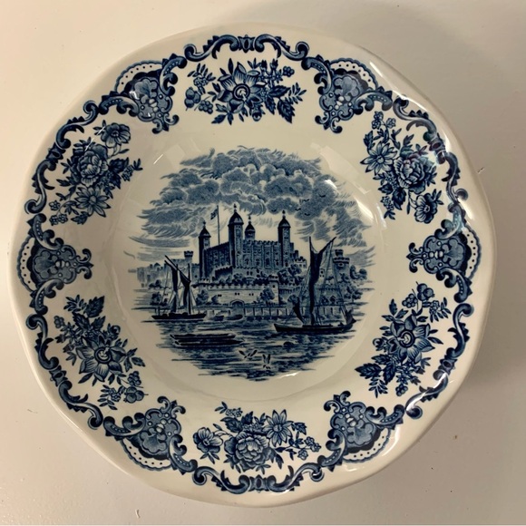 Two Vintage Wedgwood “Royal Homes of Britain” Porcelain Bowls - Picture 2 of 8